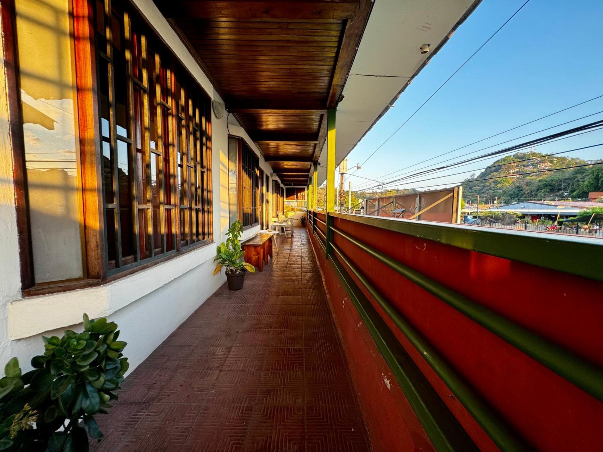Quepos Inn Exterior photo